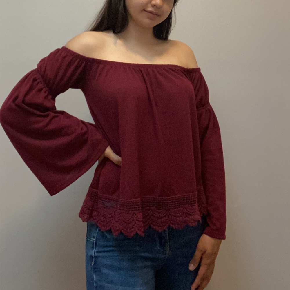 OFF THE SHOULDER TOP